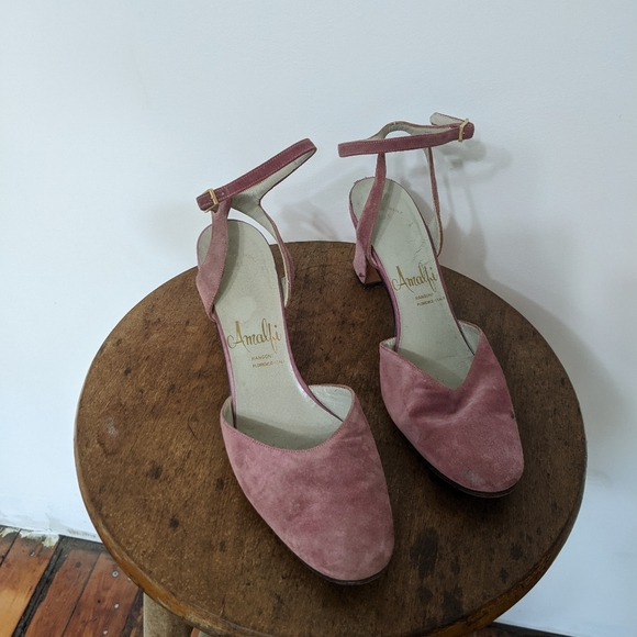 vtg 1960s dainty pink suede ankle strap heels - Picture 7 of 7